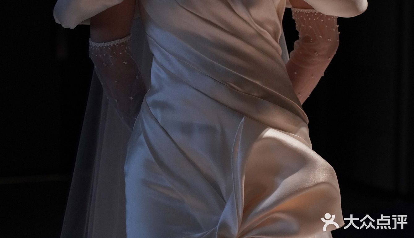 缎面鱼尾蓬蓬袖→公主请留步