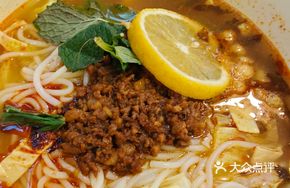 Old Sauce Sliding Meat Noodles