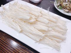 金针菇-朴小妹人参鸡汤火锅(长白山万达店)