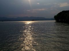 android_upload_pic-西湖游船