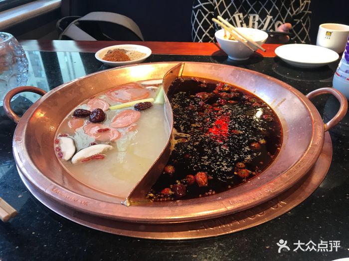 老码头火锅(建发鹭洲里店)太极鸳鸯锅图片