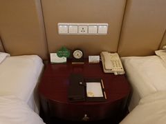 -乌兰湖畔草坪轻奢营地