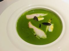 翠绿芦笋汤配慢煮鸡胸和鹌鹑蛋-蝶舍·MAISON PAPILLON