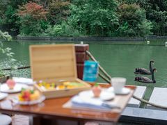 -百灵希尔顿逸林酒店大堂吧