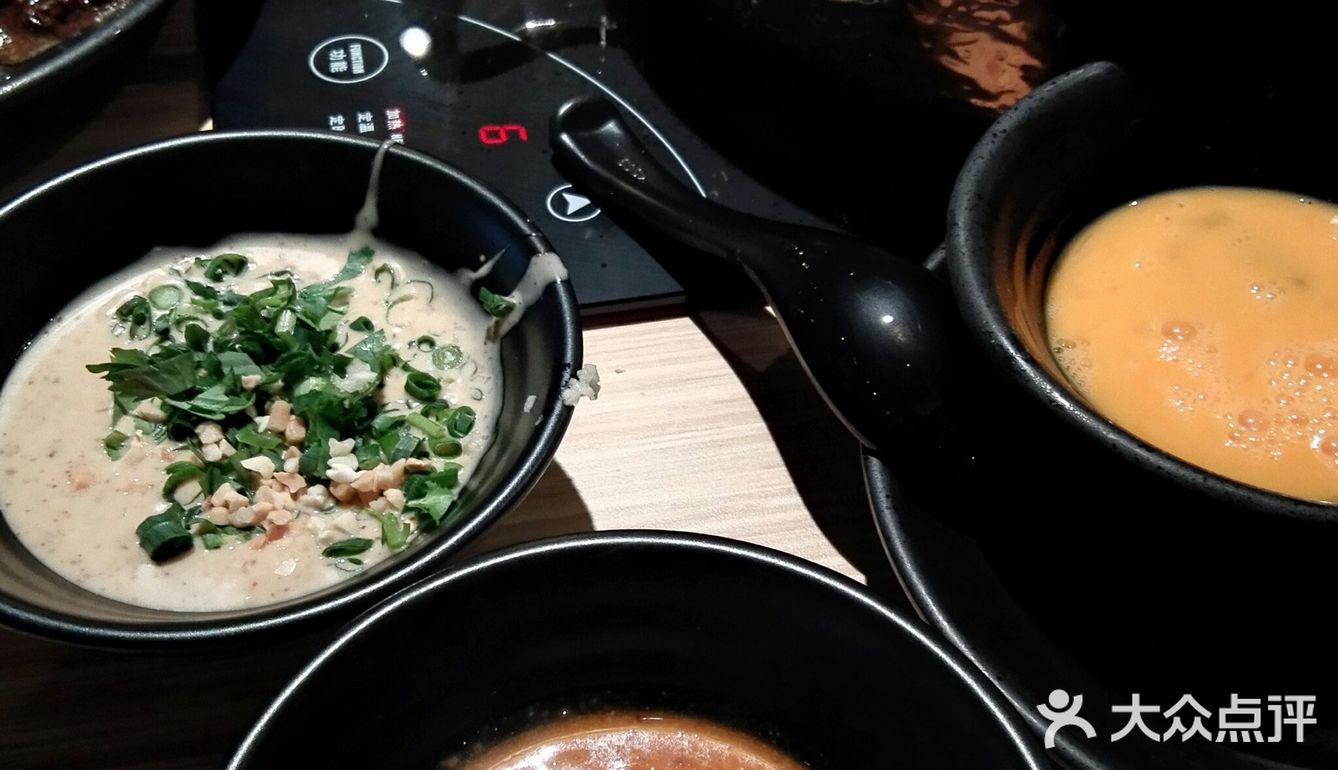 因为二人同行一人免单的原因吧 生意好到爆炸