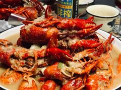 特色蒜香龙虾-虾弄弄海派小龙虾·牛羊蝎子火锅