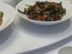 -鱼鲜饭香·招牌汽锅剁椒鱼头王