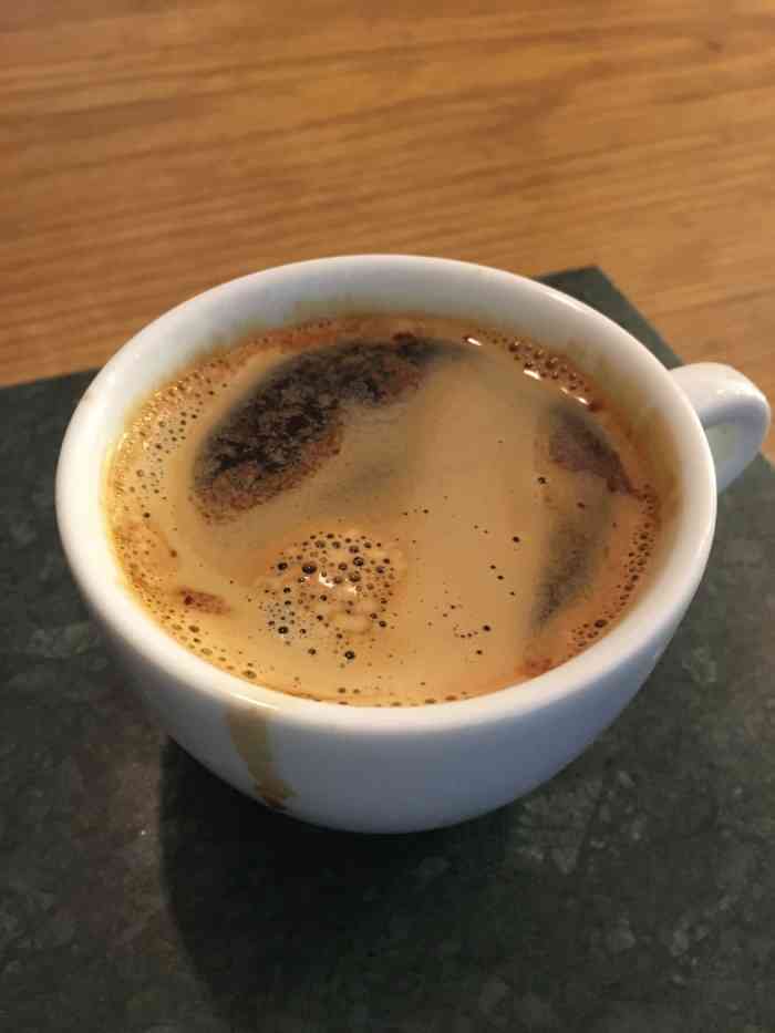 nomad coffee-"感觉像在清真区,周边的居民楼比较偏中低,.