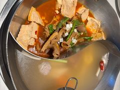 -左庭右院鲜牛肉火锅(金山万达店)