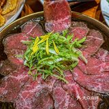 在余姚一直想去吃的店就是它了 门口的玫瑰瀑布美呆了