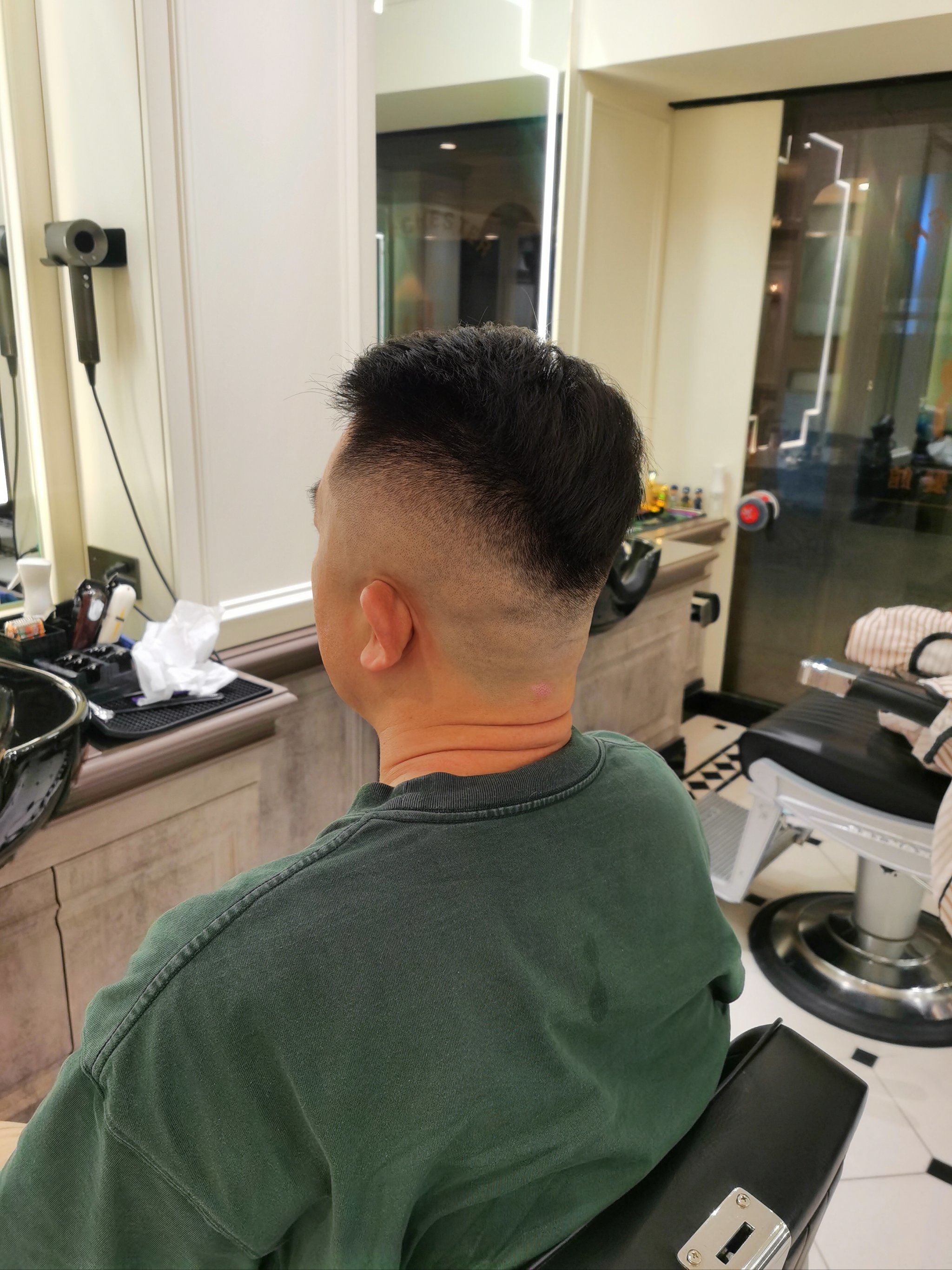 后脑凹凸不平怎么剪呢