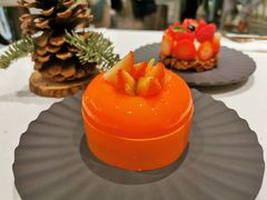 葡萄柚草莓萨伐仑松饼-潮一不贰·法式甜品·生日蛋糕·西式简餐(外滩店)