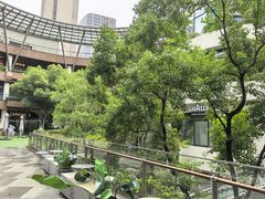 -瑞虹新天地月亮湾