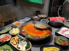 云南特色双拼锅-楠小云·云南鲜菌·鲜牛自助火锅(九眼桥店)
