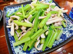 鱿鱼炒芹菜-台州老六海鲜面馆(上南总店)