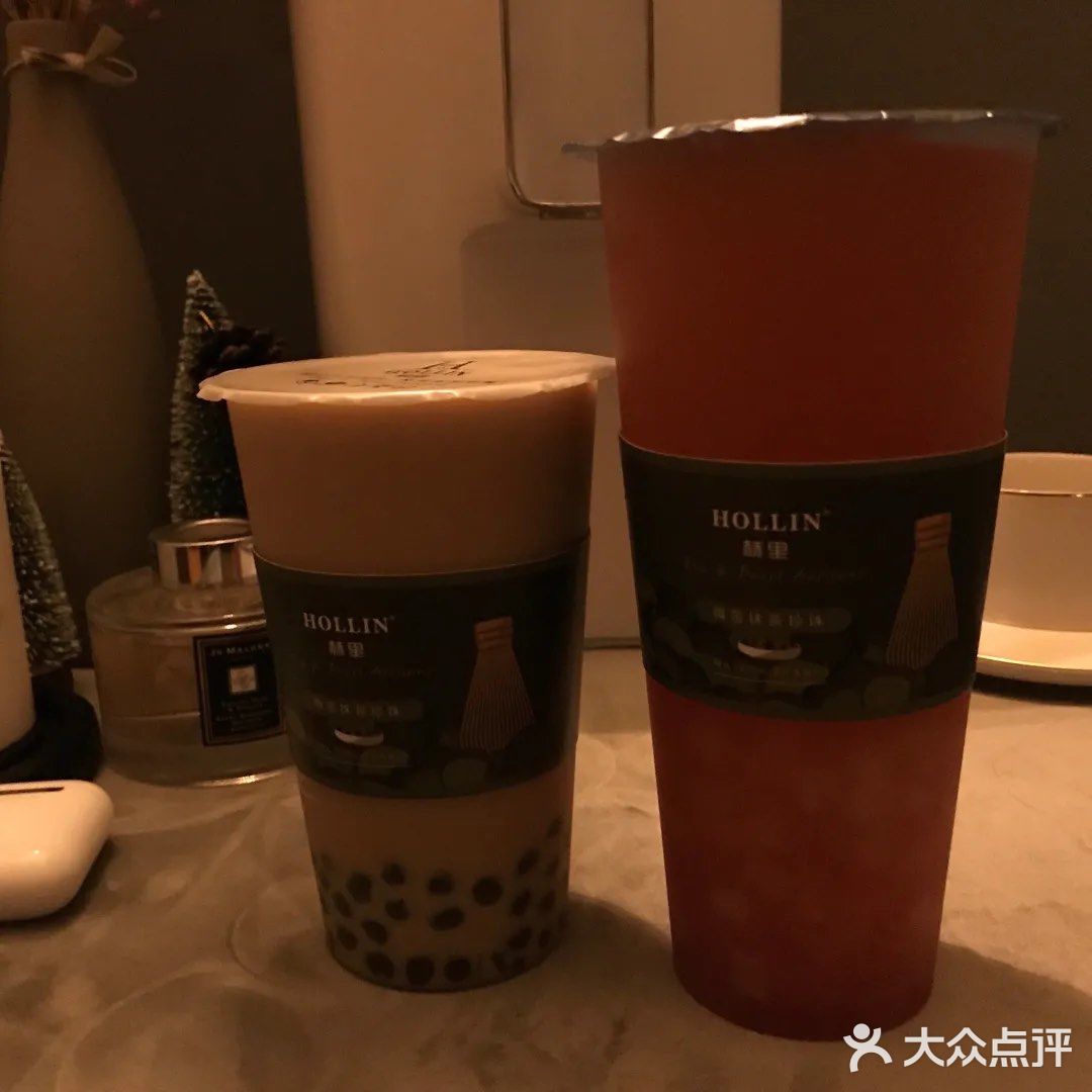 中午喝了一杯發現很好喝晚上點的時候老闆送了一杯店裡招牌奶茶