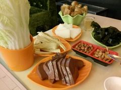 -悦牧·酸汤牛肉火锅(沃尔玛店)