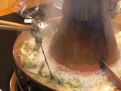 -果松木炭酸菜铜火锅·外婆参鸡汤