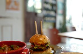 Signature Pork Burger