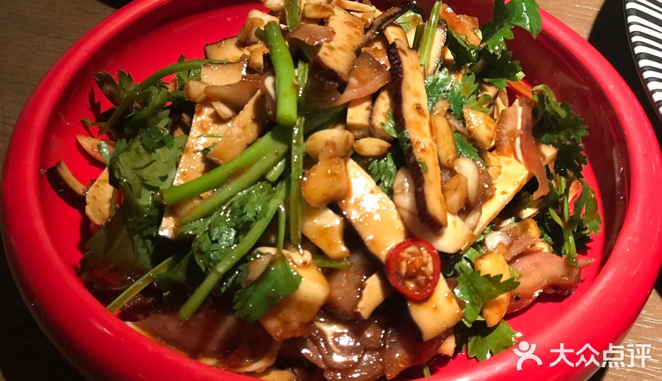 探店：黄晓猫剁椒大鱼头[调皮]