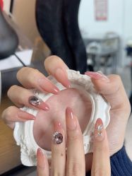 -芊屿芊浔美甲