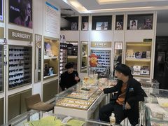 -美式眼镜·授权蔡司.依视路.尼康.豪雅.明月(人民广场店)