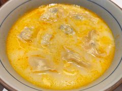 蟹黄鱼馄饨-蟹黄鱼·楼上面馆(外滩中央旗舰店)
