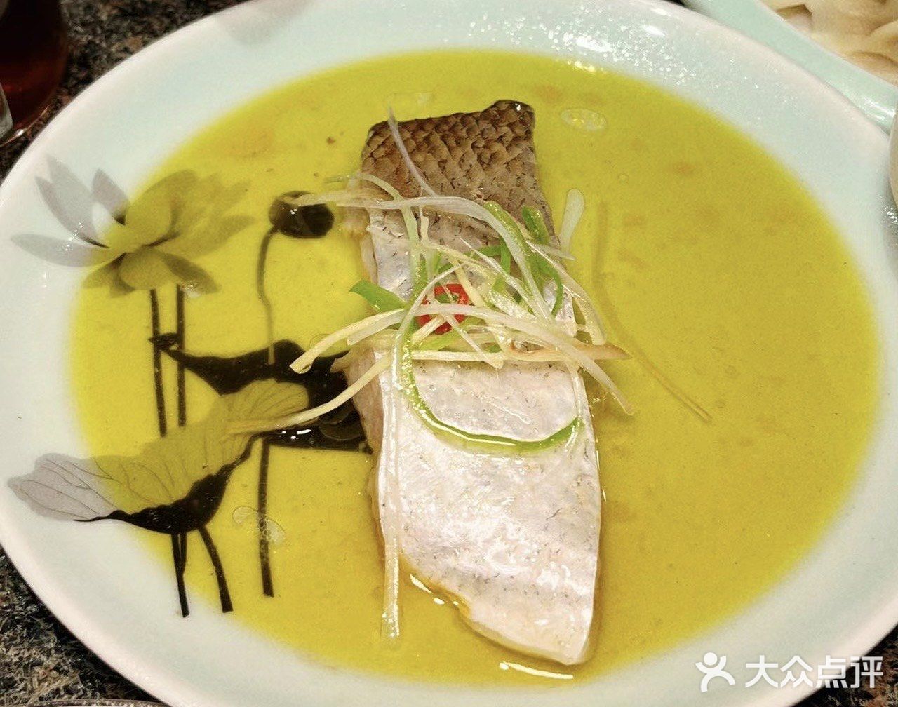 家里有客人是也会选择这里。烤鸭肉肥不腻，鸭饼也筋道