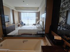 -广州花都皇冠假日酒店