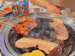 -围炉肉舍•炭烤活鳗•丹东海鲜烤肉(步行街店)