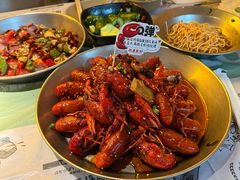 -巴厘龙虾·榜首油焖大虾(音乐学院·沿江酒馆店)