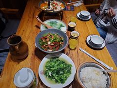 -老滇山寨•云南特色菜•地方菜•民族风情歌舞表演(金碧店)