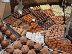 -Laderach 莱德拉(上海环贸iapm店)