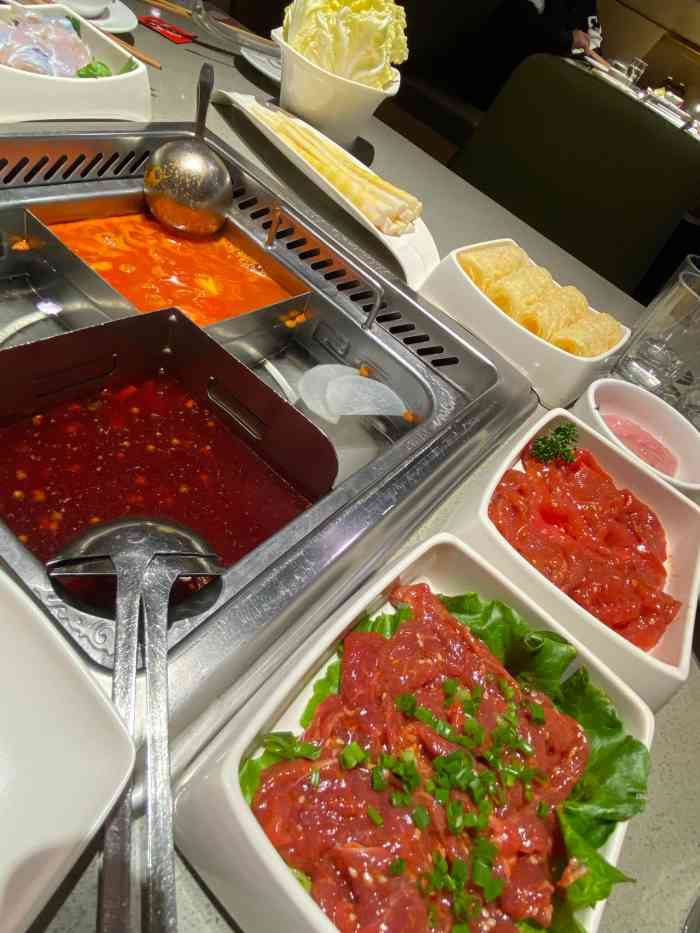海底捞火锅(东方广场店)-"第一次来这家海底捞,应该是才开没多久的.
