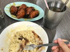 猪颈肉芝士捞公仔面-新记餐厅(香槟大厦店)