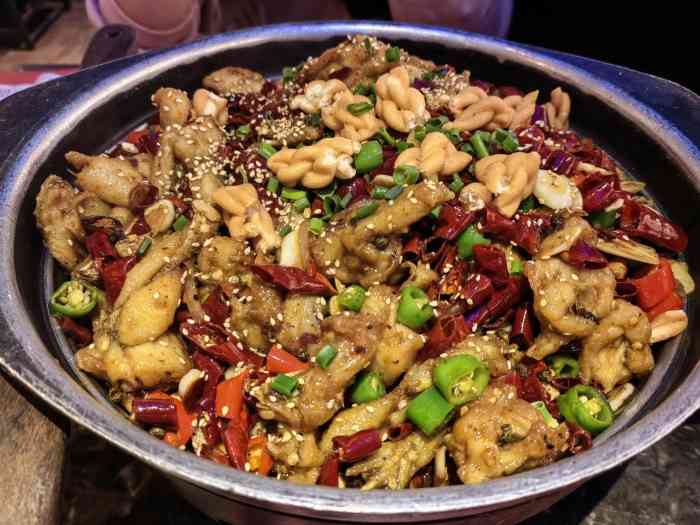 臻享无招牌铁锅牛蛙(顺德华侨城店)-"某天被推送了一篇评,然后看到说