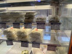 面包甜点陈列柜-白玉兰食品甜凤店(合生汇店)
