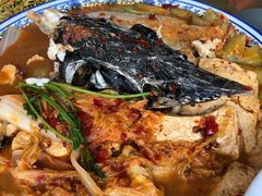 炖鲟鱼-北京龙庆四季香农家饭庄·灶台鱼·碳烤虹鳟鱼(龙庆峡店)