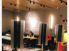 大堂-麦当劳(中山公园龙之梦店)