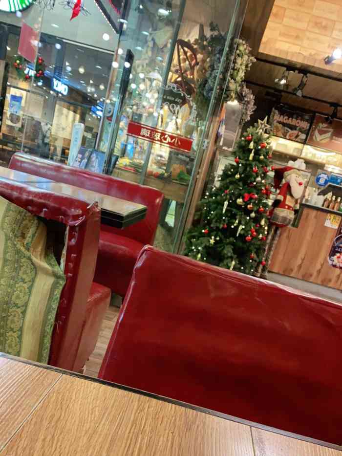 玛格萝妮餐厅(长阳店)-"装修后第一次去,地方大了,菜单内容少了,.