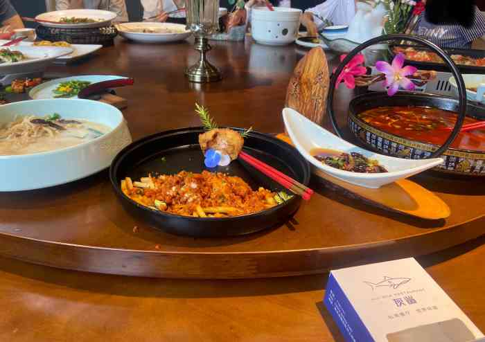 灰鲨私享餐厅(白土坝路店)-"闺蜜聚会的好去处 菜品还可以 关键是环境