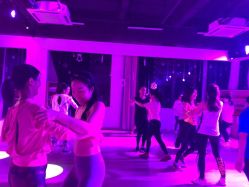 -静待花开瑜伽尊巴会馆