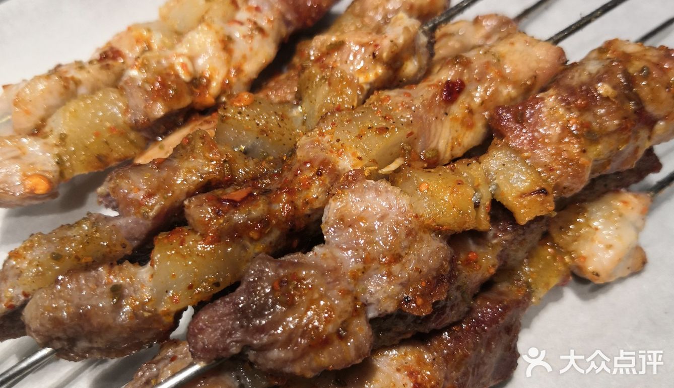 夜晚的美食探店之旅