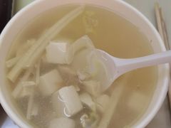 酸笋豆腐汤-津品味小吃(大学湾店)