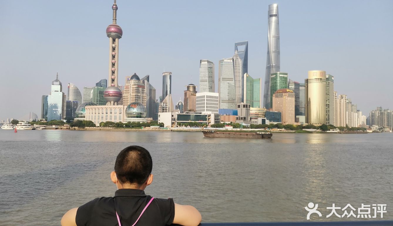 趁着儿童节到南京路，一路逛到那里