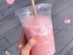 粉荔荔瑞纳冰-瑞幸咖啡(万恒大厦店)