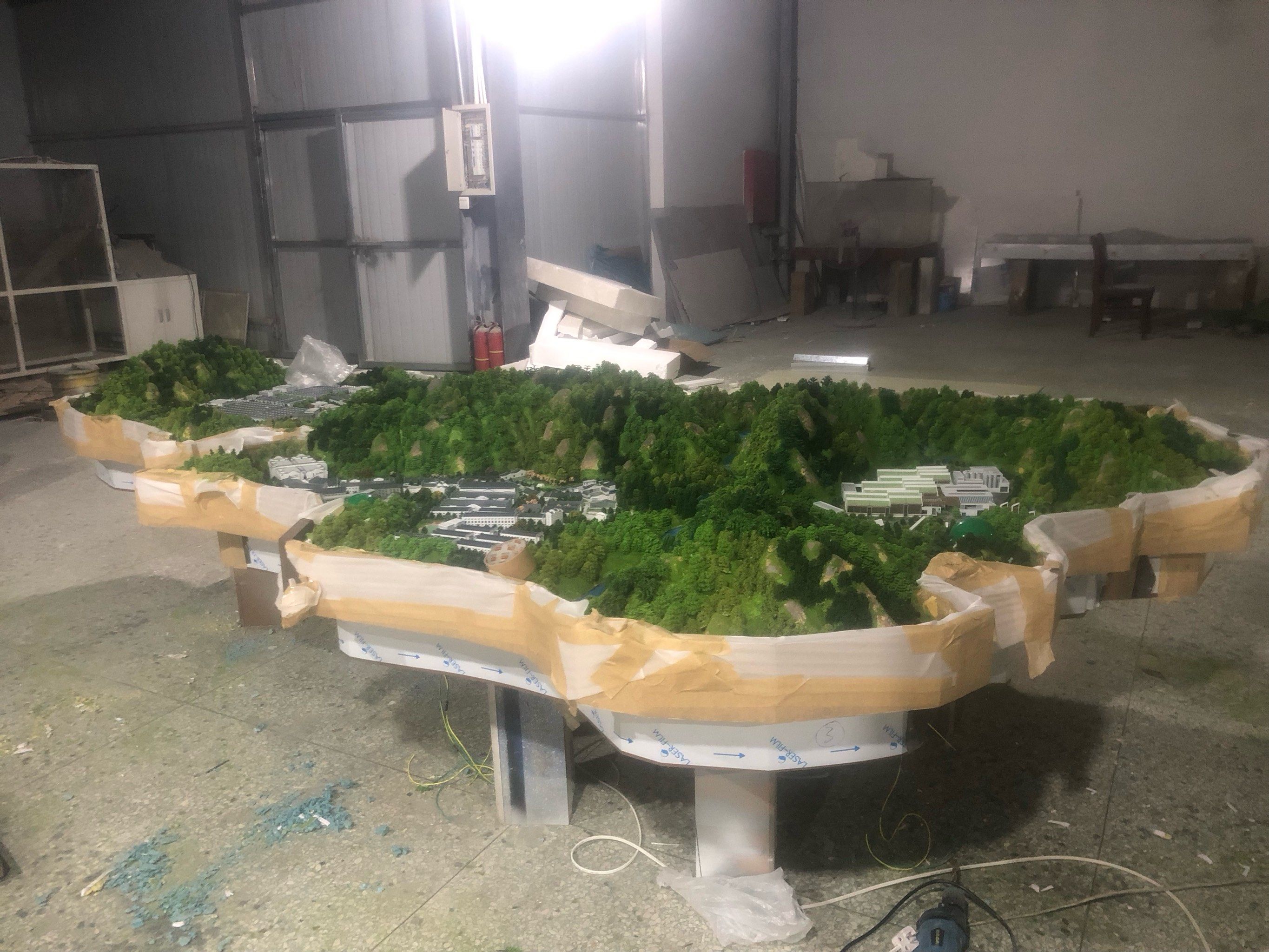 沙盘模型制作中,年底做的最后几个了