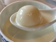 杏汁炖燕窝汤圆-新荣记(建国门外大街店)