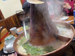 -果松木炭酸菜铜火锅·外婆参鸡汤