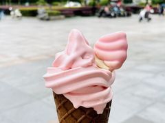 甜品站草莓牛奶华夫筒-麦当劳(仙林亚东城得来速店)